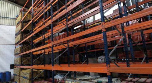 estantería reciclada en Lliça d'Amunt estantería reciclada en Lliça d'Amunt